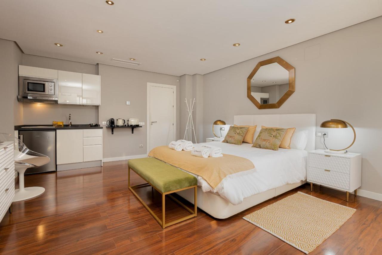 C30 Deluxe Studio With Terrace Into Cathedral Square Apartman Málaga Kültér fotó